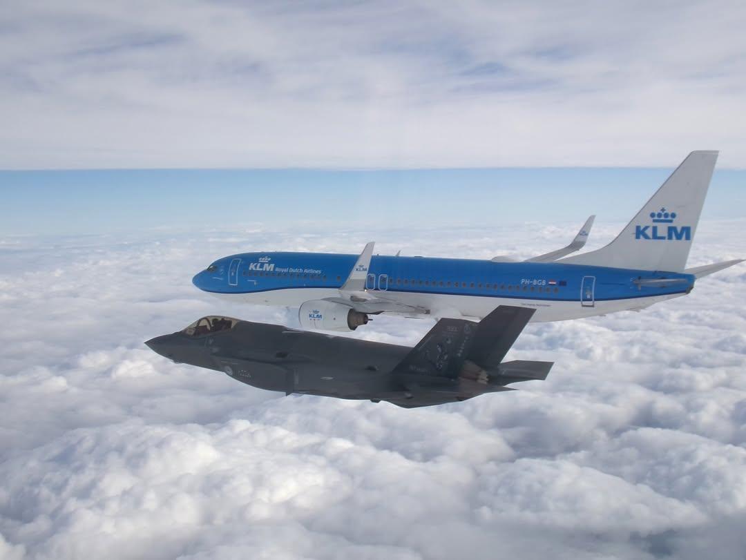 近日，2026年米兰冬奥会结束后，荷兰奥运代表团专机在F-35战斗机的护航下返回