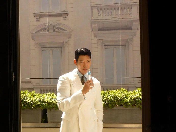 金宇彬正宗老钱味 金宇彬成熟男人独有的韵味，结婚了之后确实很不一样了 金宇彬成熟
