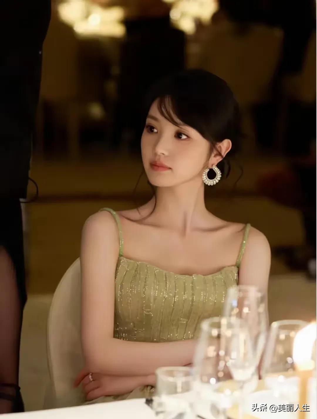 其实不是爱夏天，
是爱我们见面的夏天♥
