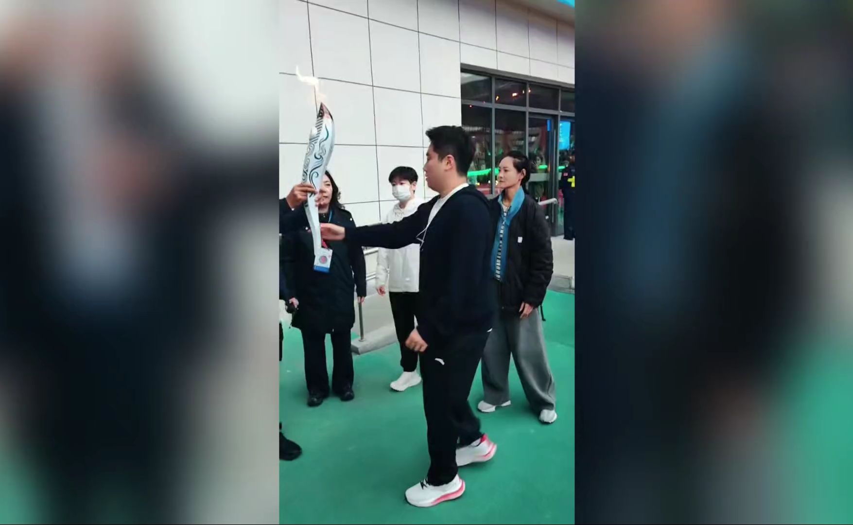 孙颖莎梁靖崑河北省运会较优佳新视频，大胖和莎莎都是火炬手，为