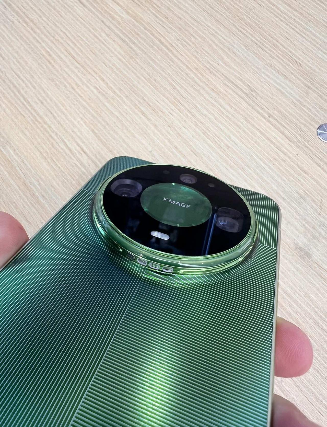 Mate90 Pro Max典藏版太绝✨
可以卡睿影Z10外接镜头这点真的戳摄影
