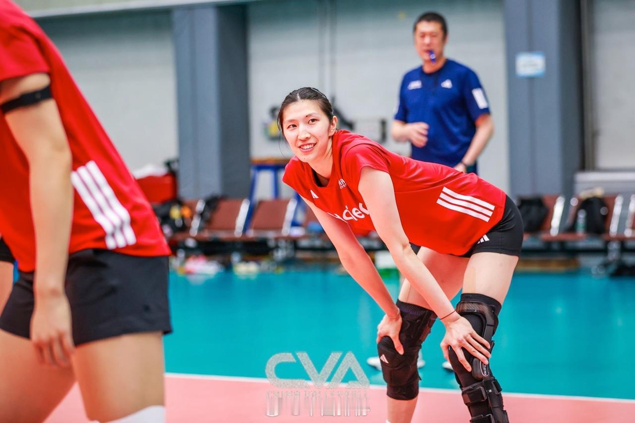江苏女排、吴梦洁：想说爱你们不容易

一
从2021年在江苏青年队受伤，吴梦洁这