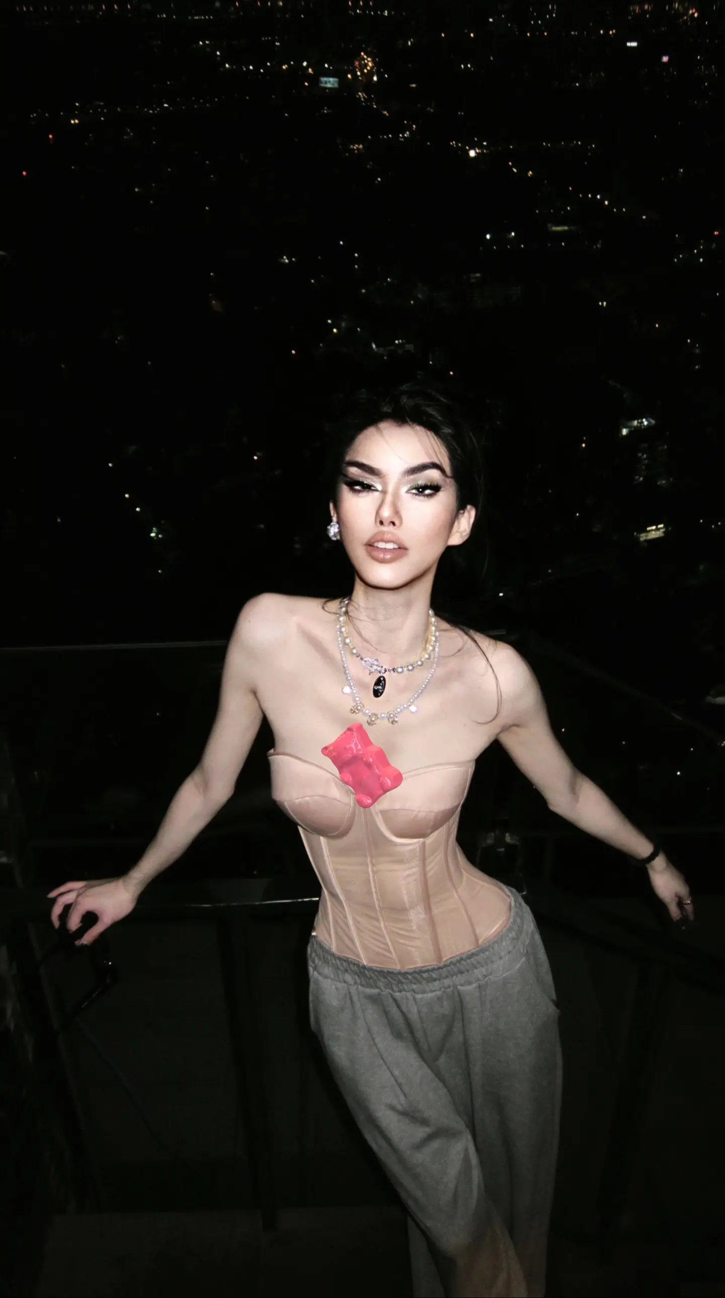 姐这样的 出门不得迷晕那群漂亮姑娘。