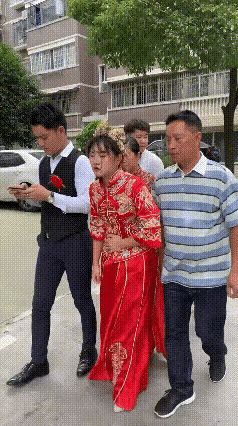 他既然压根不想娶，她自然也完全没必要嫁，勉勉强强凑在一起根本不会有幸福的日子。大