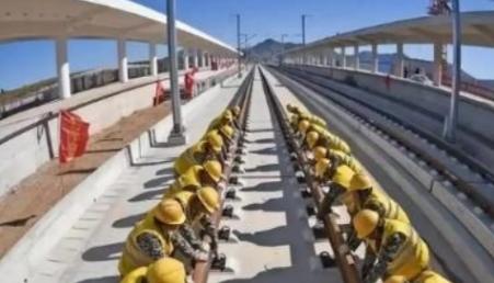 主动撕毁中国订单，事后拒赔361亿违约金，如今又上门求助了！这个国家很有意思，2