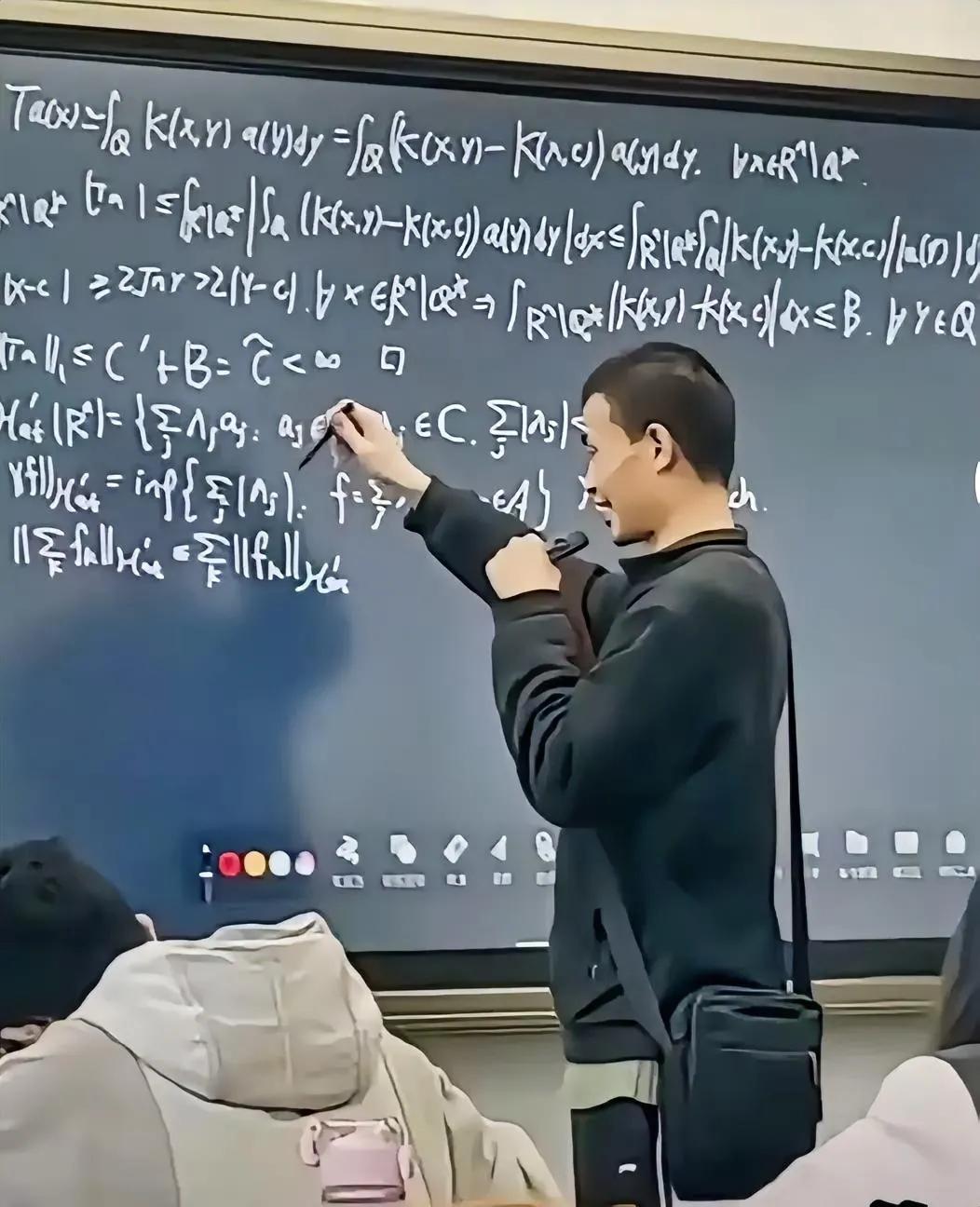 韦东奕可惜了好基因！我们普通人的智商在100左右，韦东奕的智商是160。然而这么
