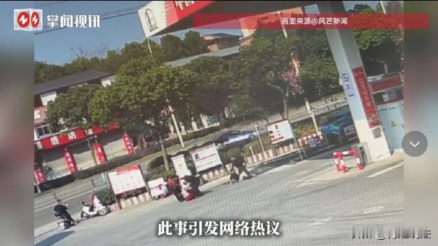 打我妈不行！四川内江，男子在洗车场内与插队者产生冲突，男子母亲见状上前劝阻，不料