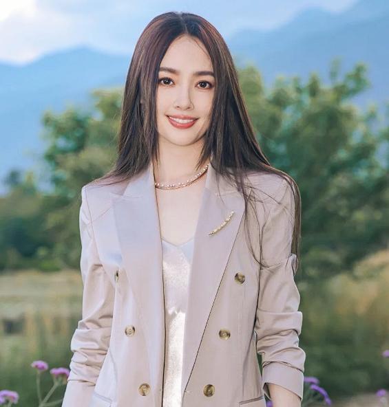 果然还是豪门婆婆最懂儿媳的好！
当我刷到向太访谈里聊郭碧婷的内容，她的评价真的太