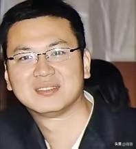 刷到这条消息之后，我沉默了整整五分钟。然后默默关掉手机，觉得自己那点鸡毛蒜皮的委