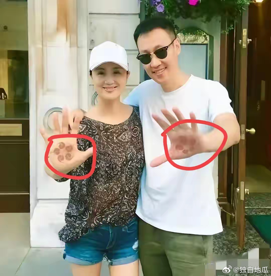 辛柏青说：媛媛啊，再过两天就是我们结婚纪念日了，真的太可惜了，你没能坚持到这一天