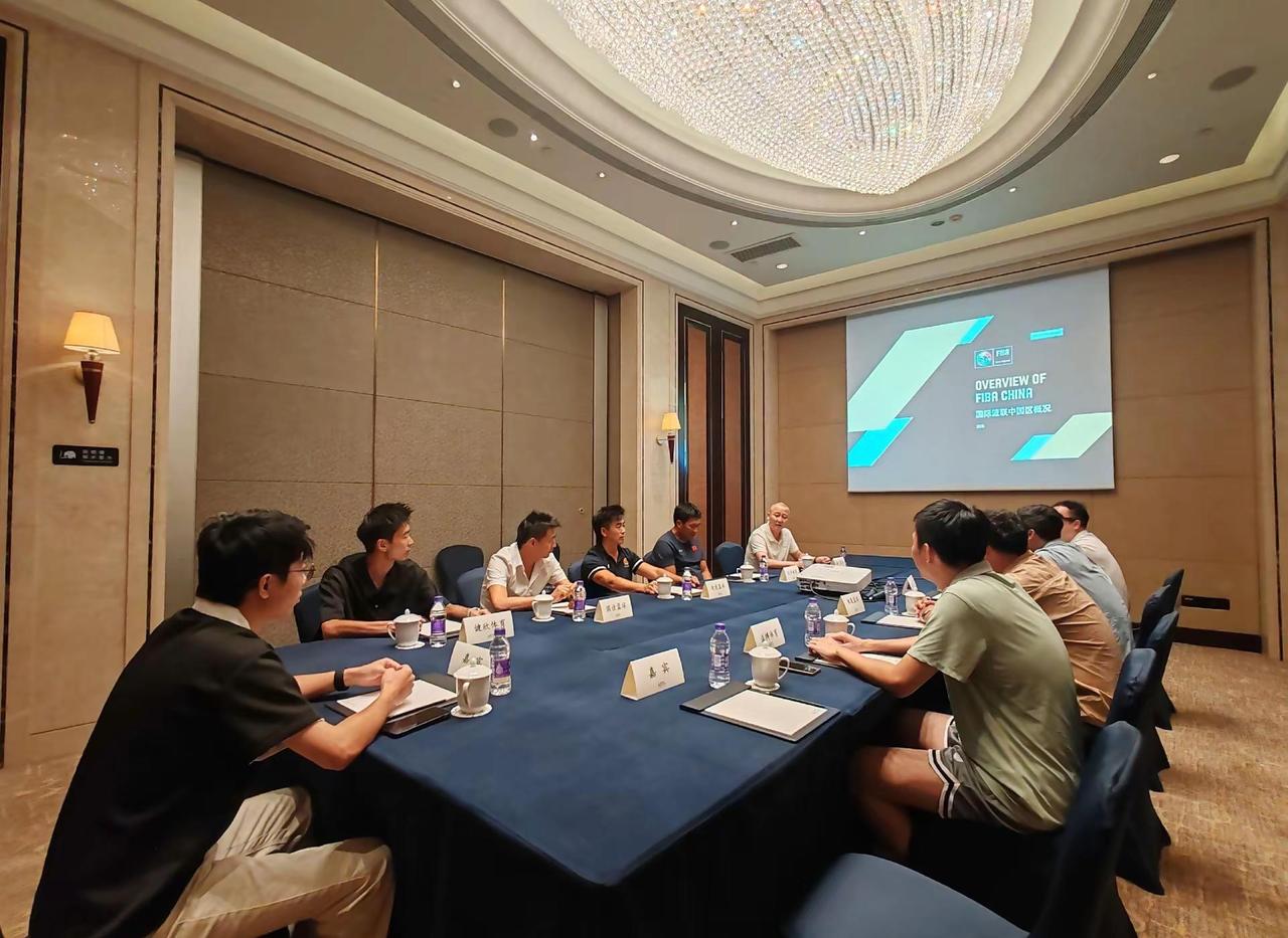 一群热爱篮球的人，一场关于海南青训的深度对话🏀和全省各篮球机构代表齐聚海口，探