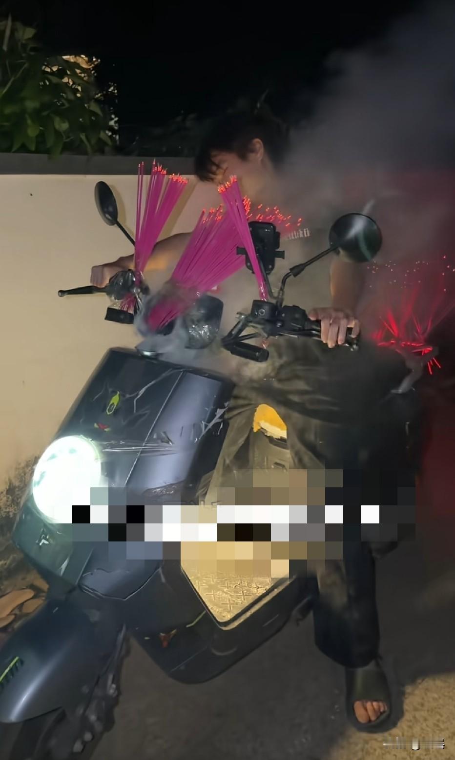 没点香之前是不怕，点了之后更加害怕了