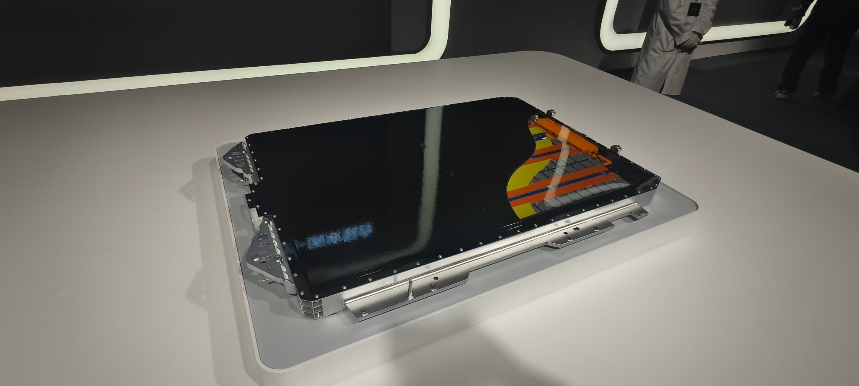 奇瑞电池之夜搞了很多黑科技，六大项目给大家梳理一下奇瑞要做真正的新能源车1. 能