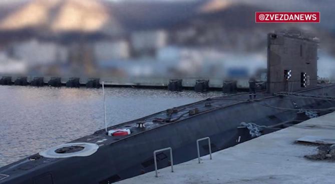 【俄潜艇遭乌无人潜航器袭击：尾部疑严重受损，俄方隐瞒真相？】12月15日，俄罗斯