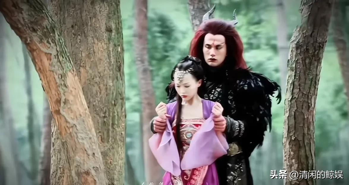 原来魔尊重楼以前就告诉我们
真正的爱情从来不是占有
而是爱你所爱
看到他在救紫萱