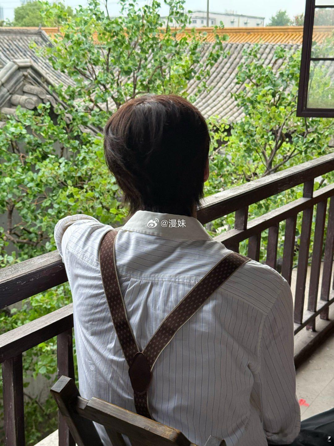 张凌赫连续两部剧开播即登顶《逐玉》收官热度居高不下，《这一秒过火》开播即刻登顶榜