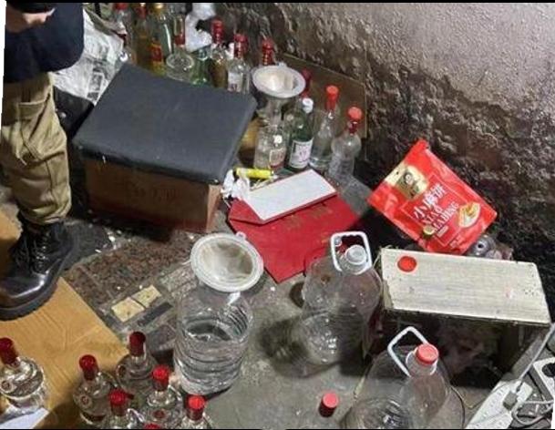 央视出手打假了！谁能想到，一些直播间兜售的“名牌老酒”，成本竟是几十元的酒精香精