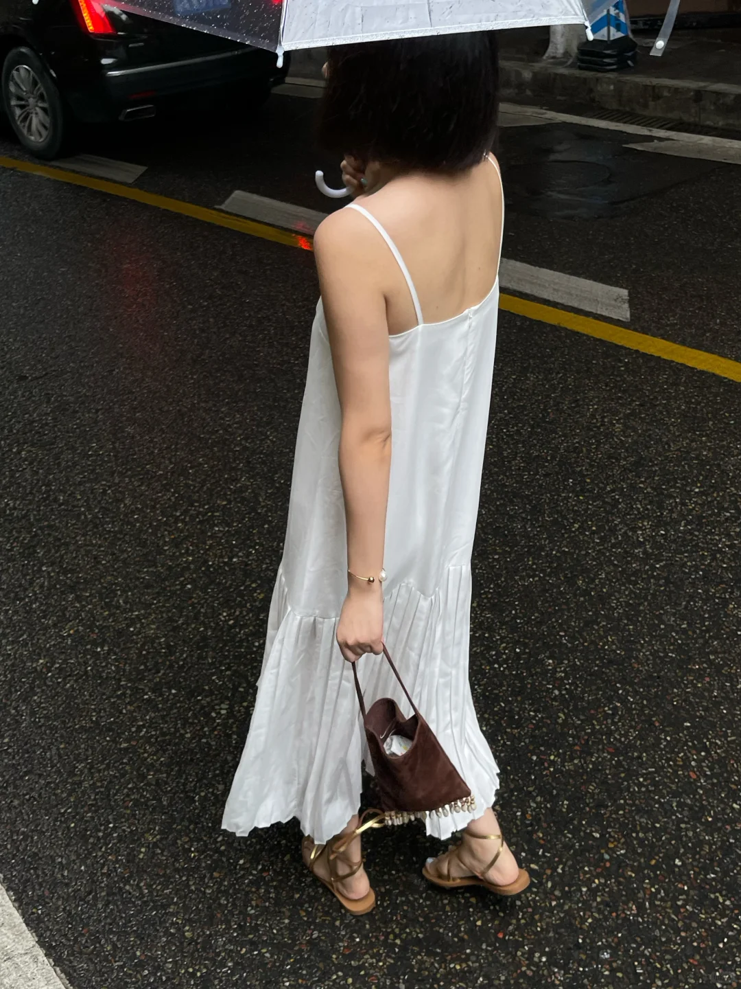 下雨天的小白裙☔️