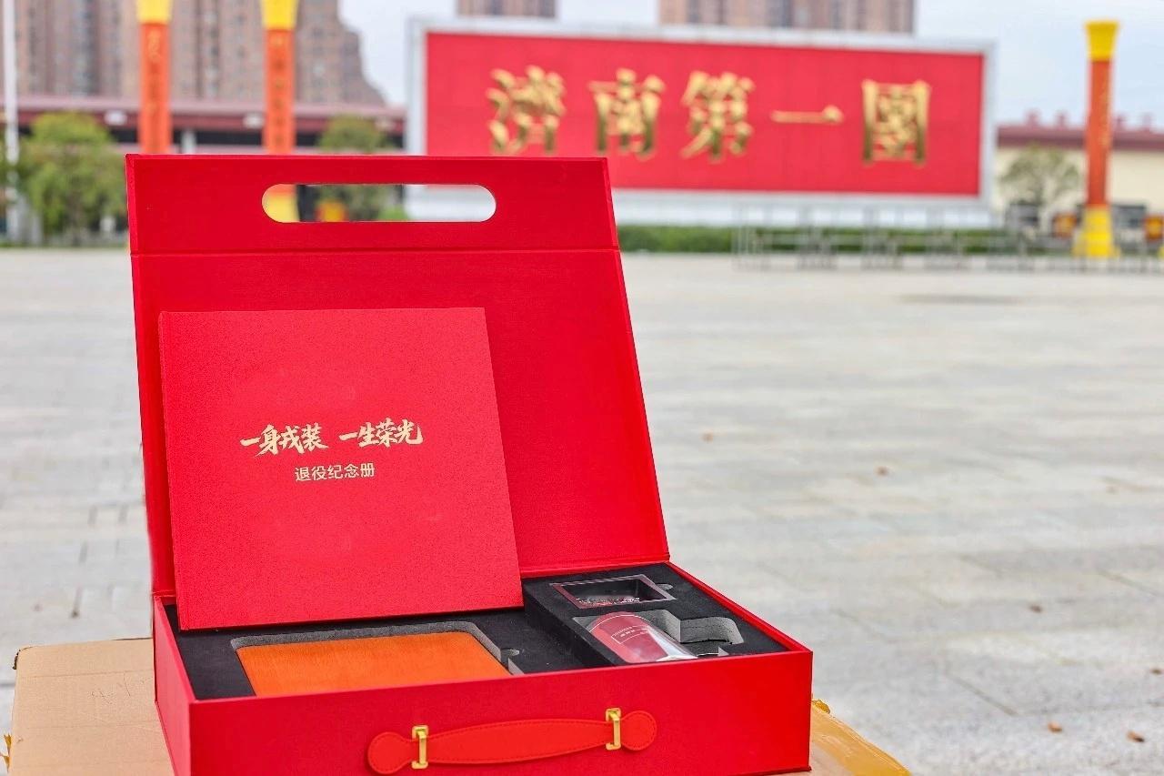 晒一波退役纪念品[嘻嘻]退伍季 ​​​