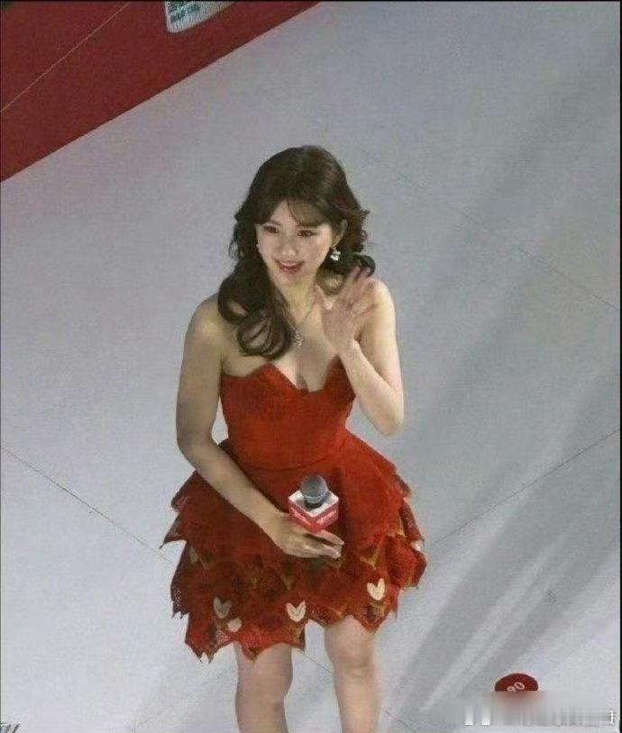 怪不得女明星要捂胸…原来什么视角都有 