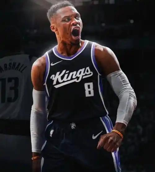 威少今年夏天大概率会跟国王队再签一份新合同。
 
根据最新消息，联盟内部人士都觉