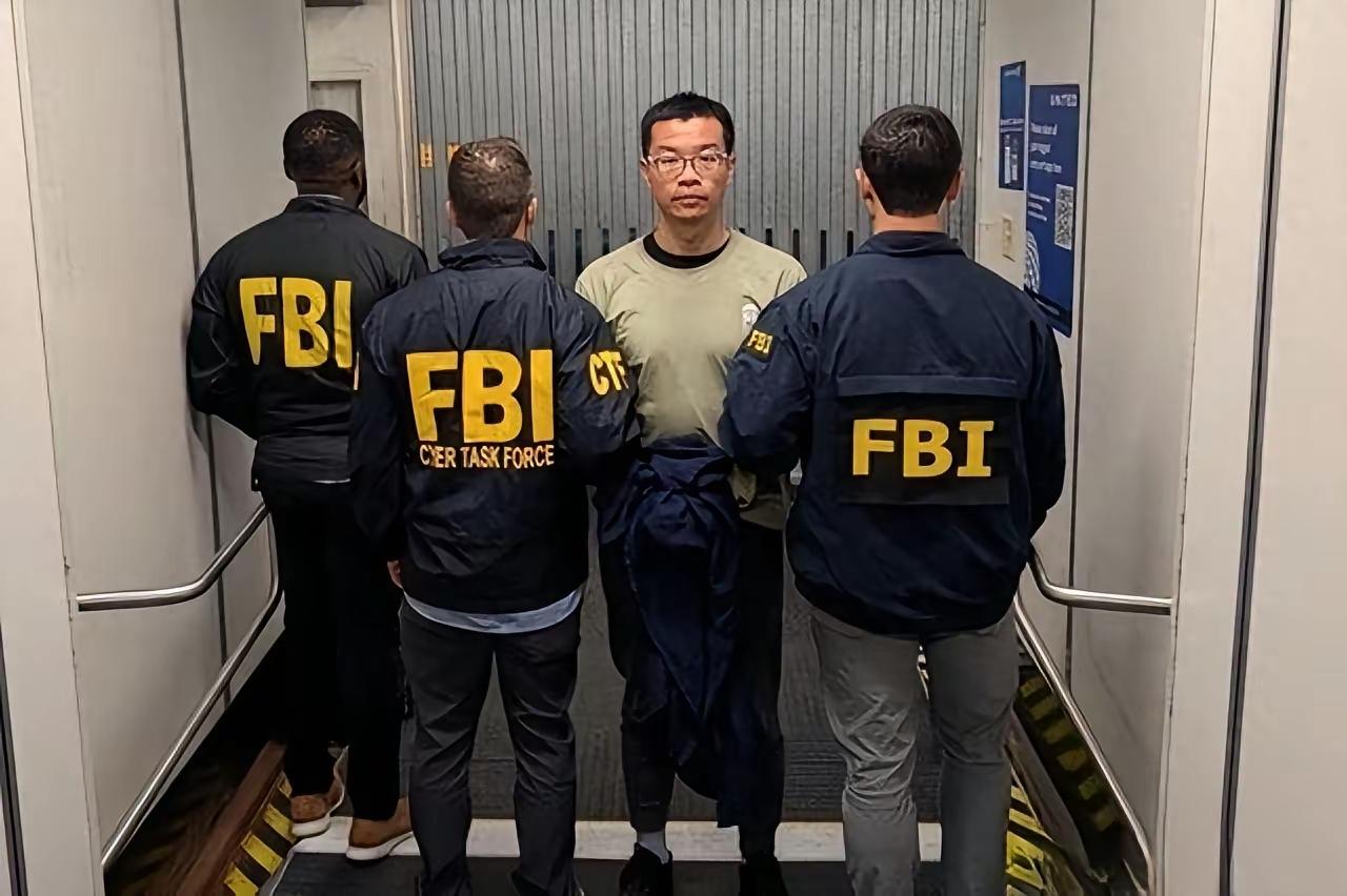 美国秘密通缉+跨境诱捕！徐泽伟事件，给所有人敲醒警钟，
 
首先澄清一点，美国这