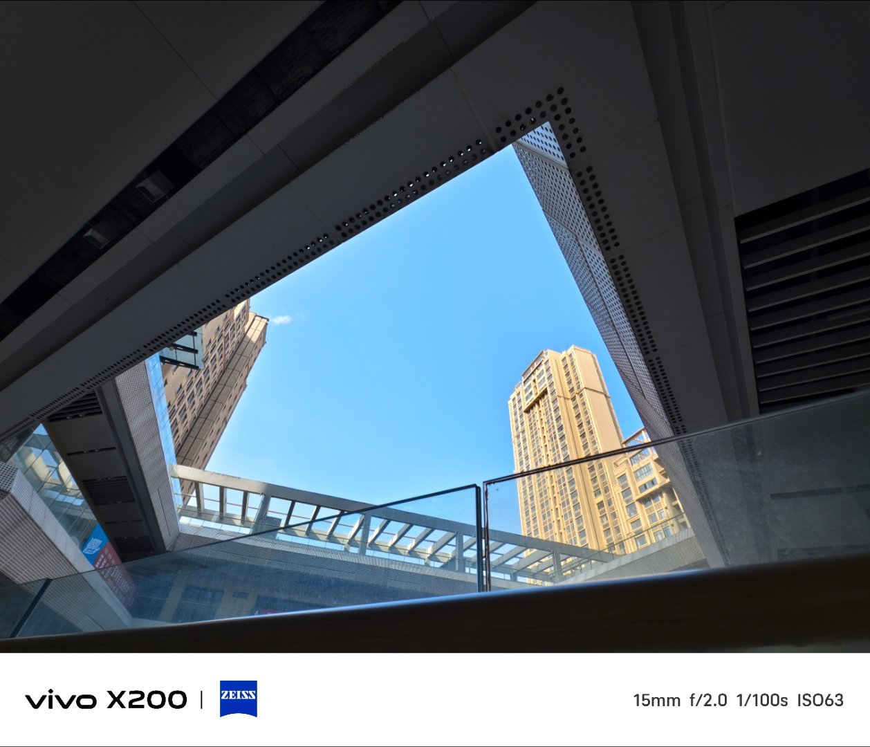 有一说一，vivoX200拍城市确实可以，大家现在扫街会优先考虑哪台手机？[do