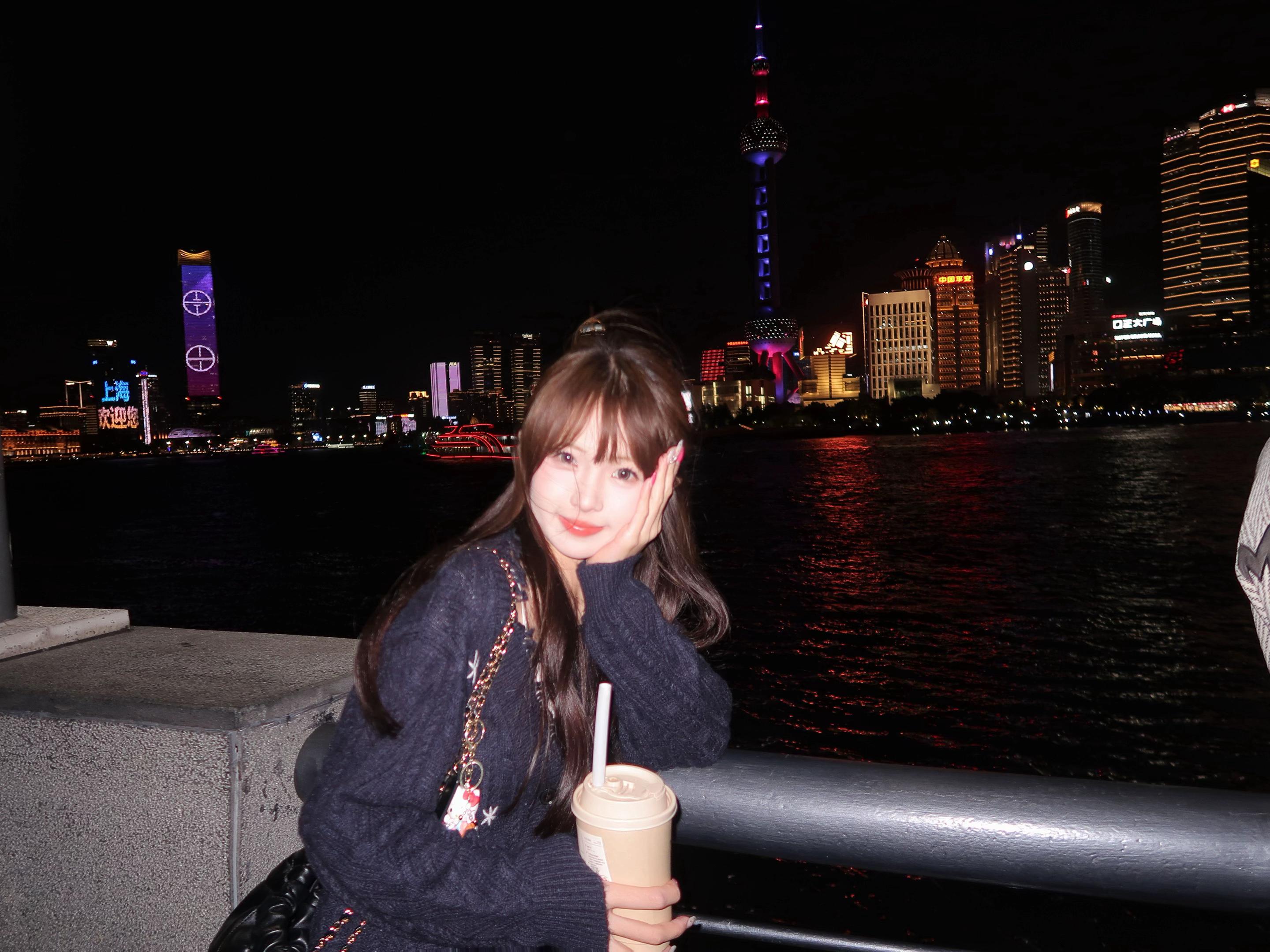 哭了。没有帅的照片搭配老婆的歌😭。