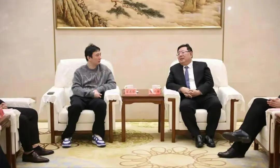 王思聪个人问题，登上热搜！

昨天，王思聪以新身份-北京寰聚商业管理有限公司董事