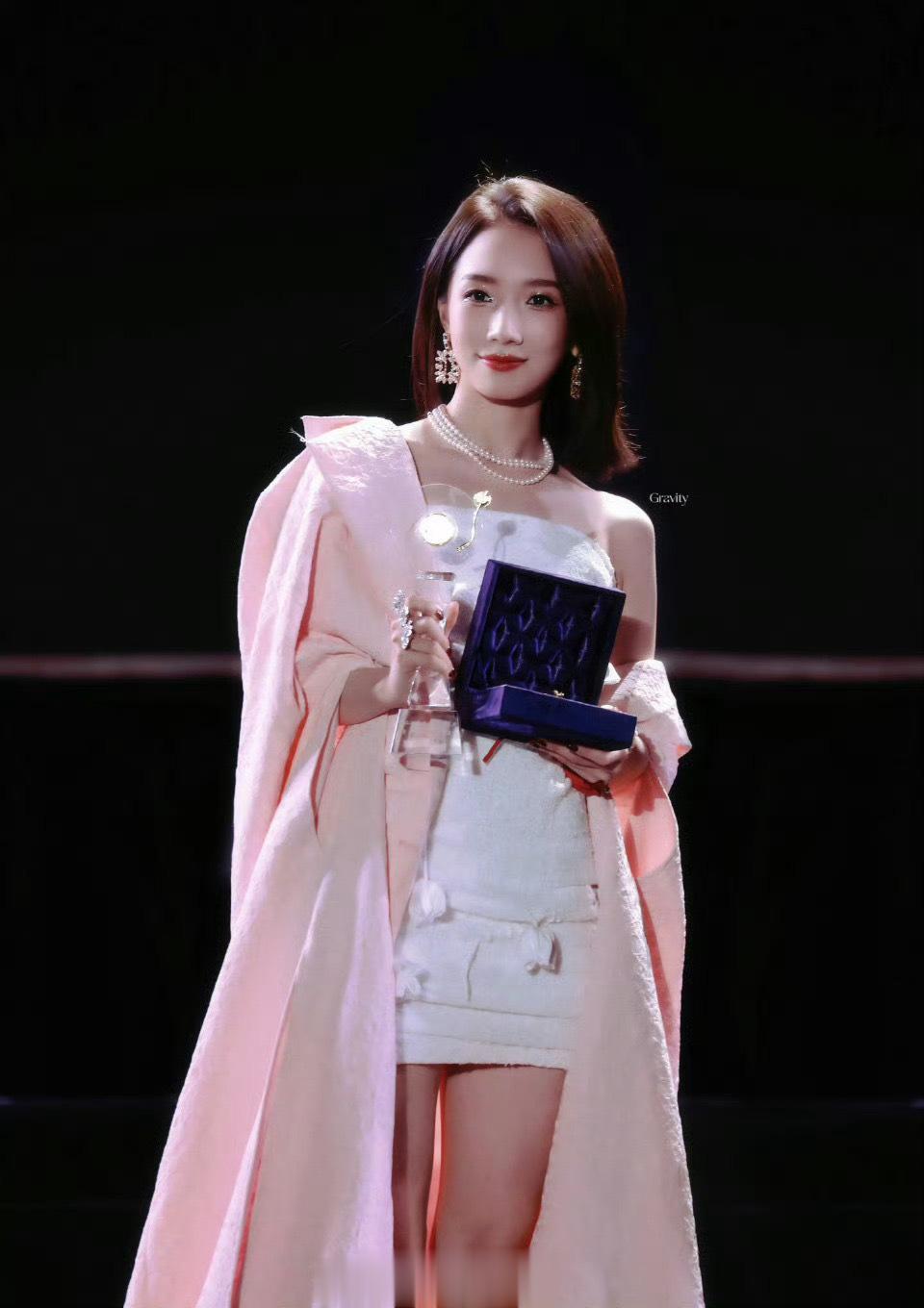 #孟美岐 年度最具突破女歌手#你对孟美岐的印象是什么？她实至名归吗？🙉 ​​​