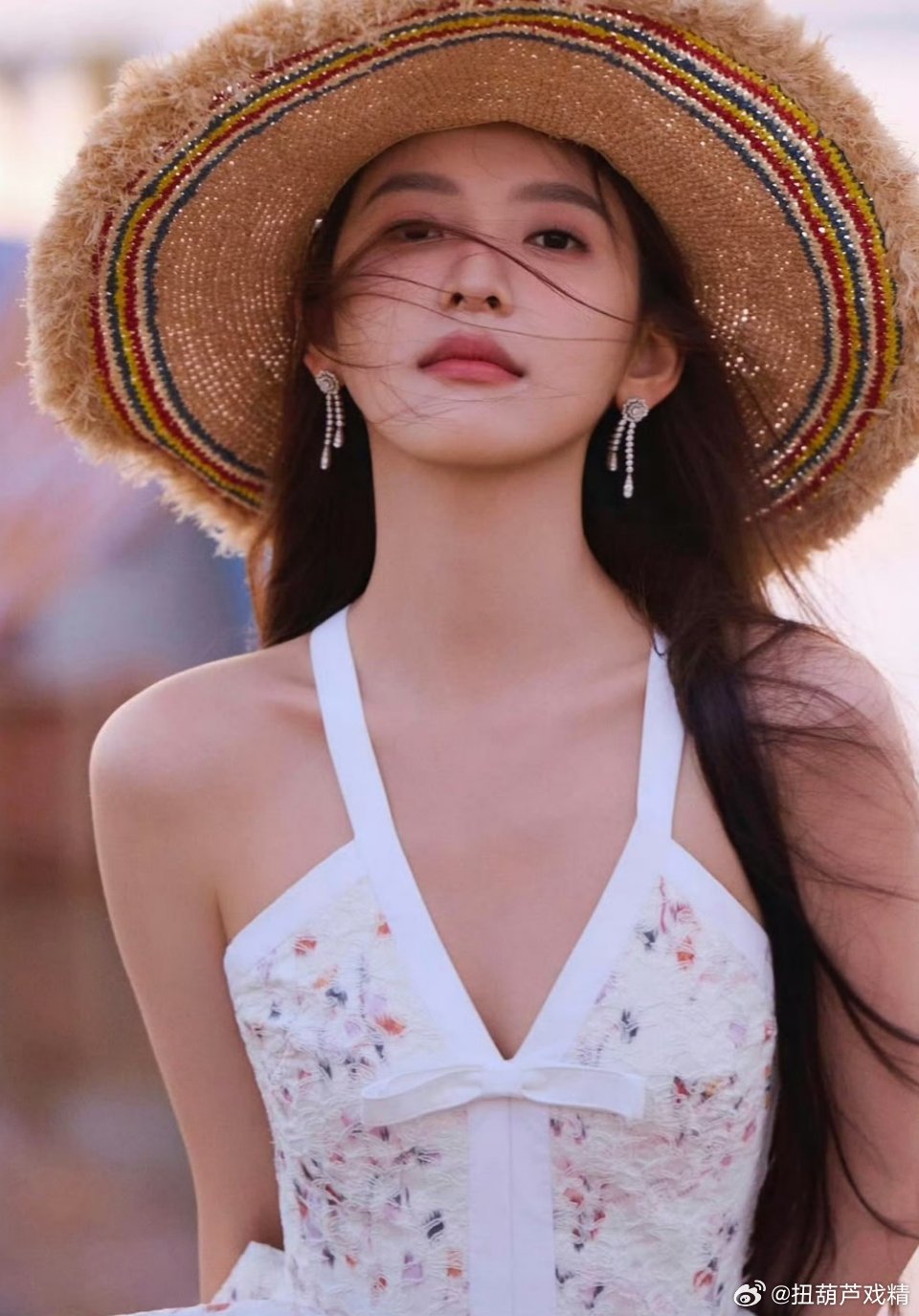 网传章若楠十日终焉饰演李思维怎么女性角色都是美女啊，嘿嘿嘿，我爽了，我的理想实现