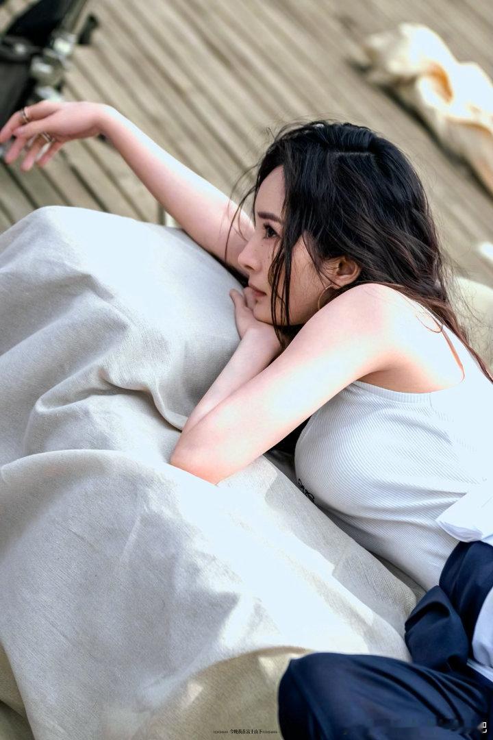 杨幂      “你是春日的入场券，盛夏的晚晴天” 𝒴𝓸𝓊 𝒶𝓇𝓮 
