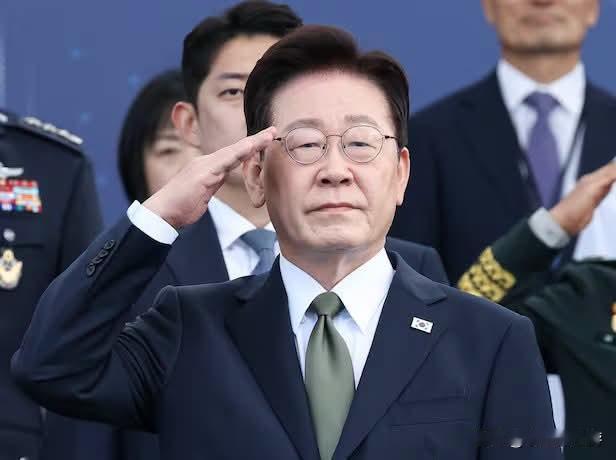 根据港口记录与船舶追踪数据统计，超过17.6万吨柴油燃料，由7艘油轮从韩国港口出