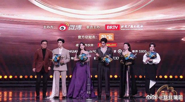 恭喜 陈哲远 李一桐 宋威龙 宋祖儿 章若楠荣获 “微博年度飞跃演员” 荣誉