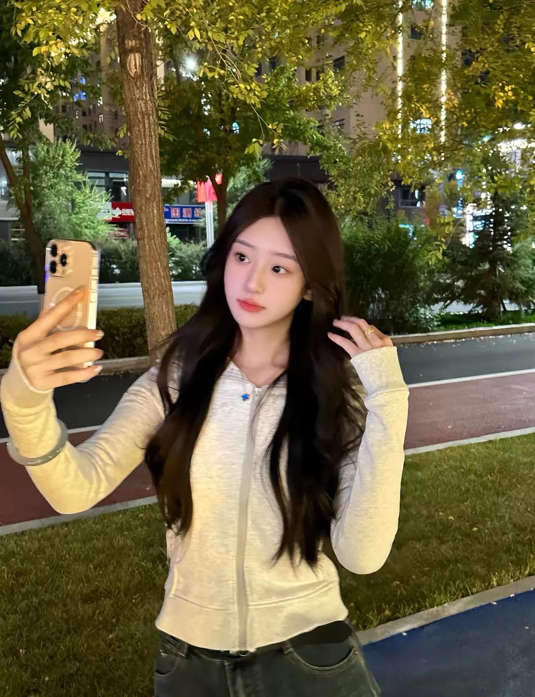 顾行长的女同事们——媛妃，过上了两点一线🧵生活，不是在上班的路上，就是在下班的