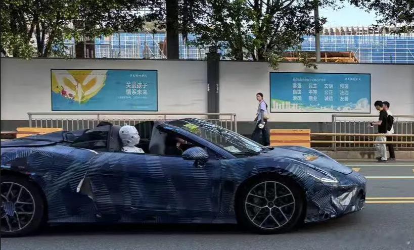 卧槽…敞篷版来了，这个就是我想买的版本出必入！！谁都阻挡不了我[怒][怒][怒]