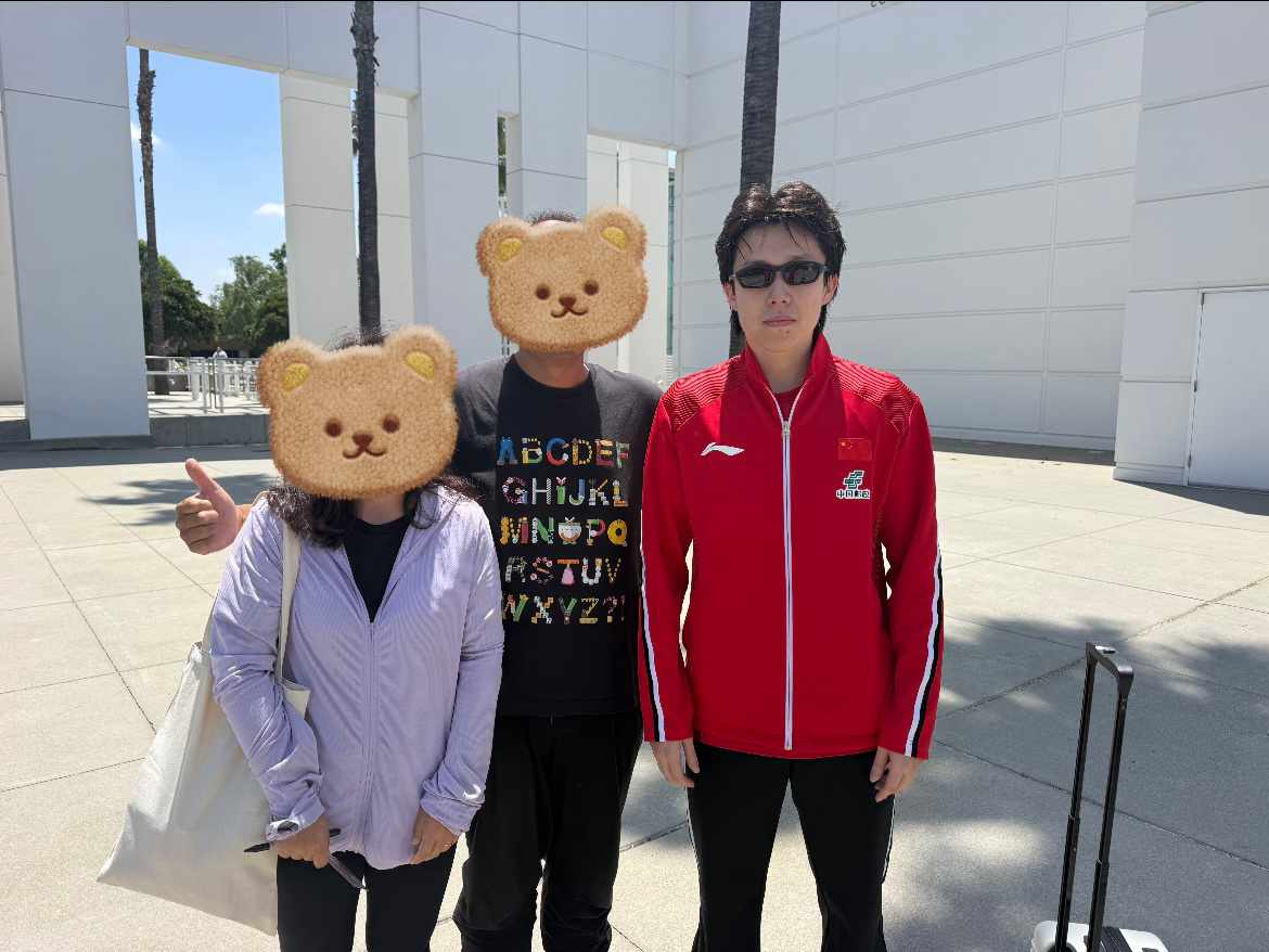 🦁🕶📷 
