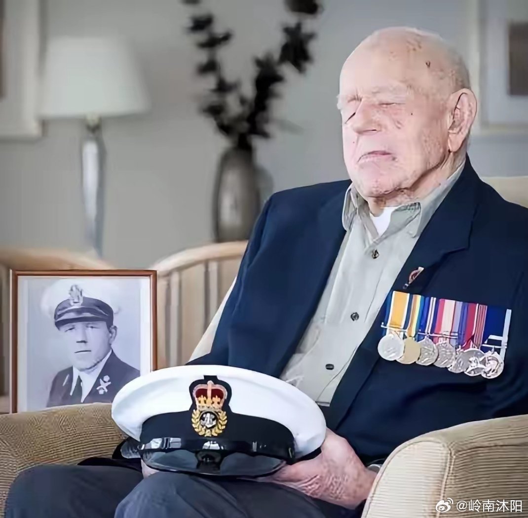 英国退役中将、帝国兴衰史研究专家约翰·格卢布曾直言不讳地指出：美国即将迎来的建国