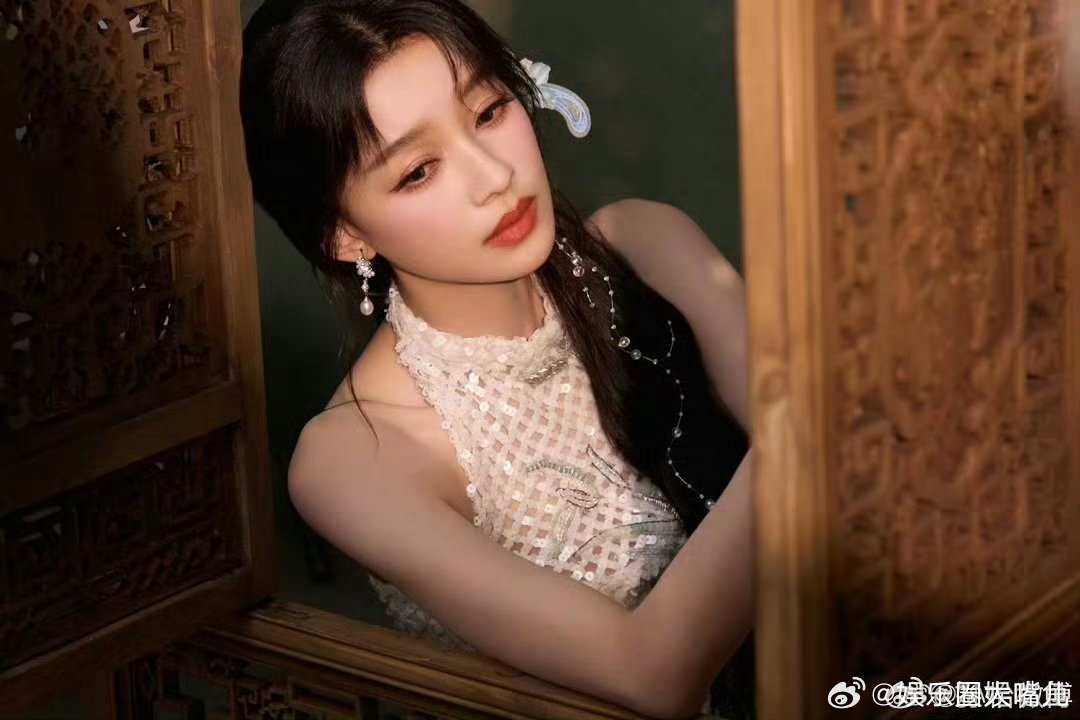 孙怡好仙 乘风夜孙怡一出场我就被美到了！旗袍造型太适合她了，侧编发灵动又典雅，配