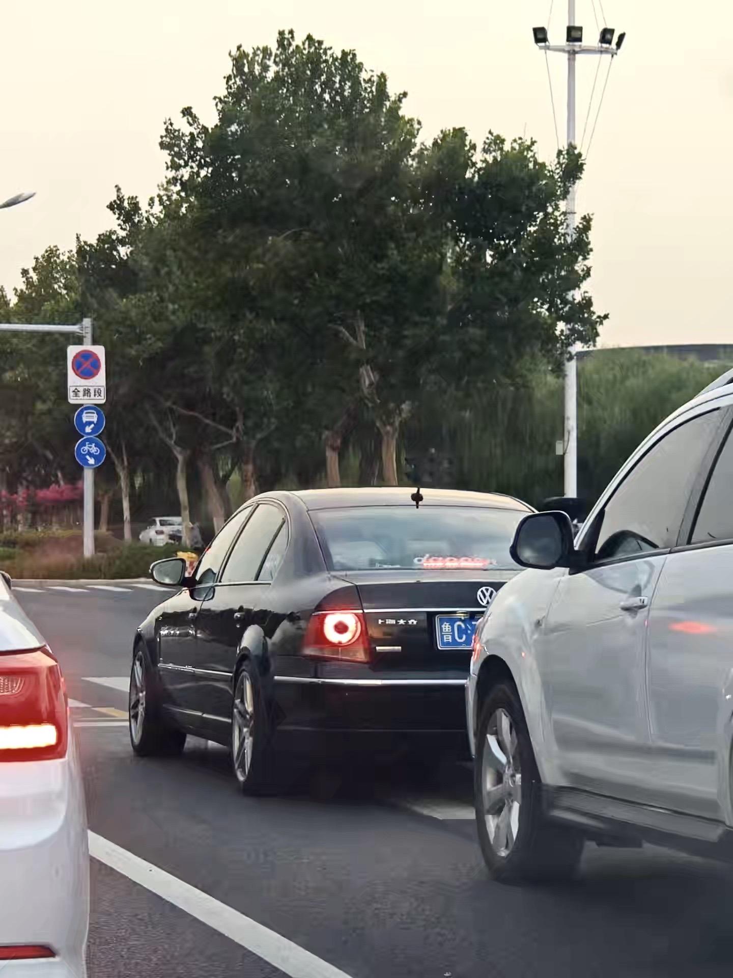 又被网友抓了。
