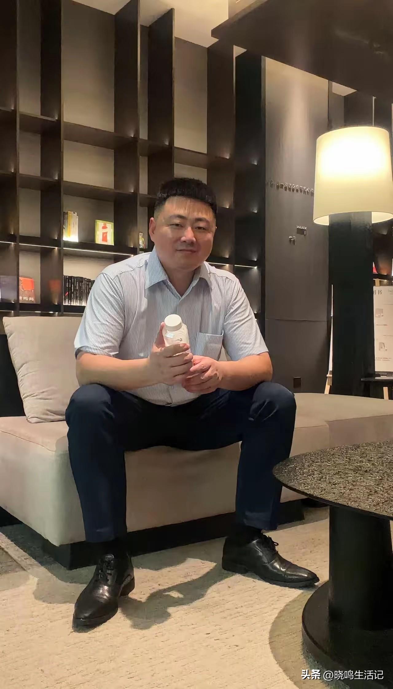 怎么样的大叔才是帅大叔我认为首先要干净，有品味，不然都百搭。