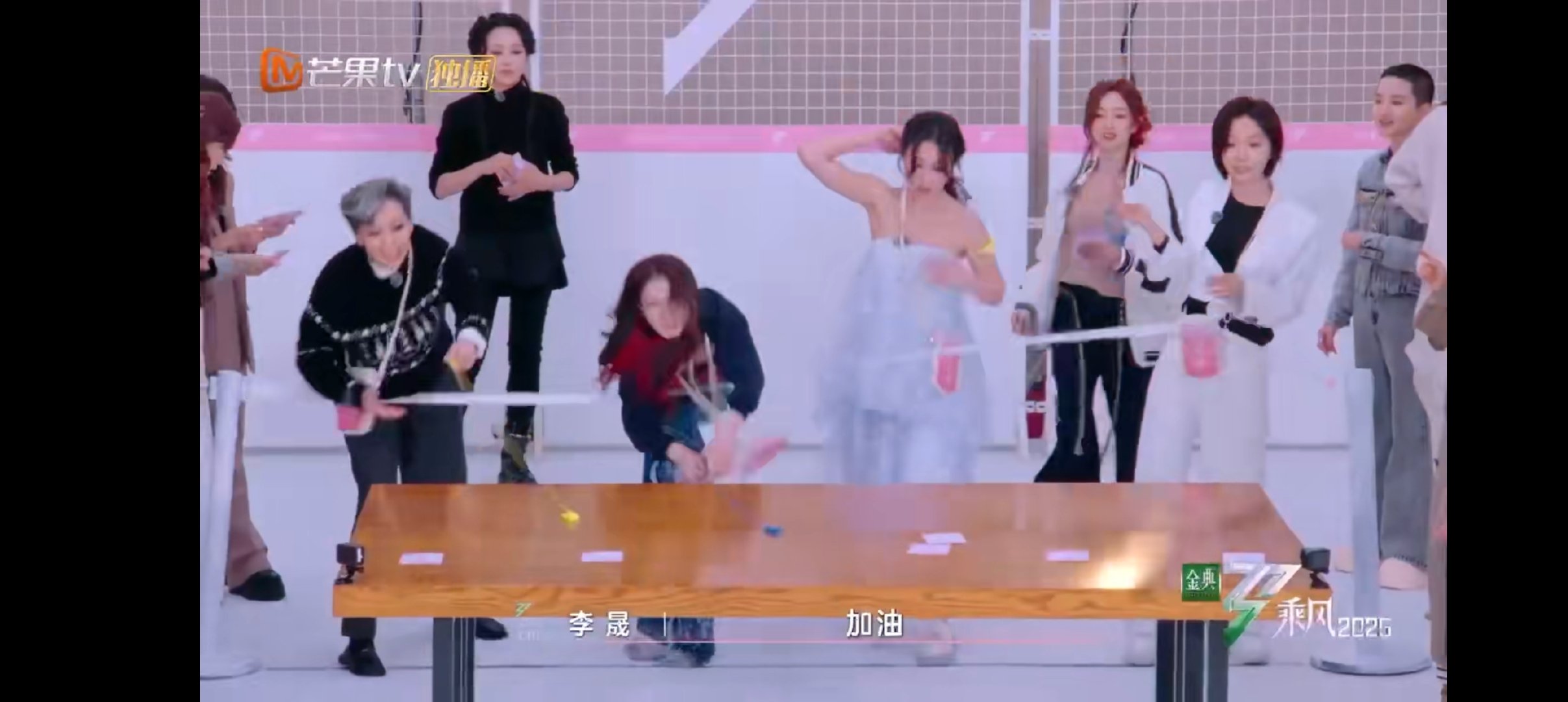 谁还没被管乐的“拼命模式”笑到？为了选歌真的太拼了！管乐[超话]管乐沾卡好像疯了