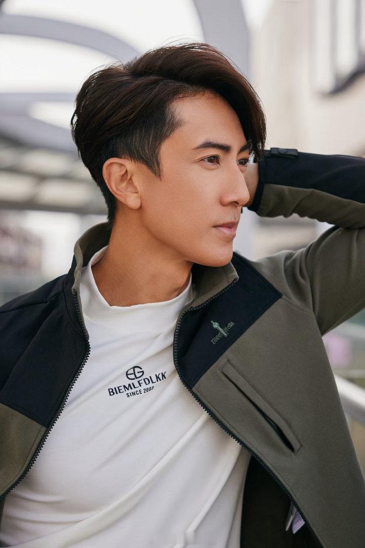 吴尊的颜值才是真正的不老神话吴彦祖脸比年轻时候变宽了 有人说46岁的吴尊活出了一