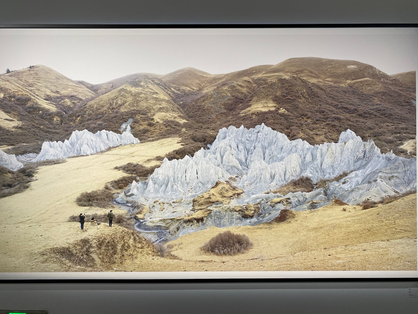 昨日看展，很有意思的摄影作品，用山水画的审美呈现风景和景观，也就为其注入了古朴的