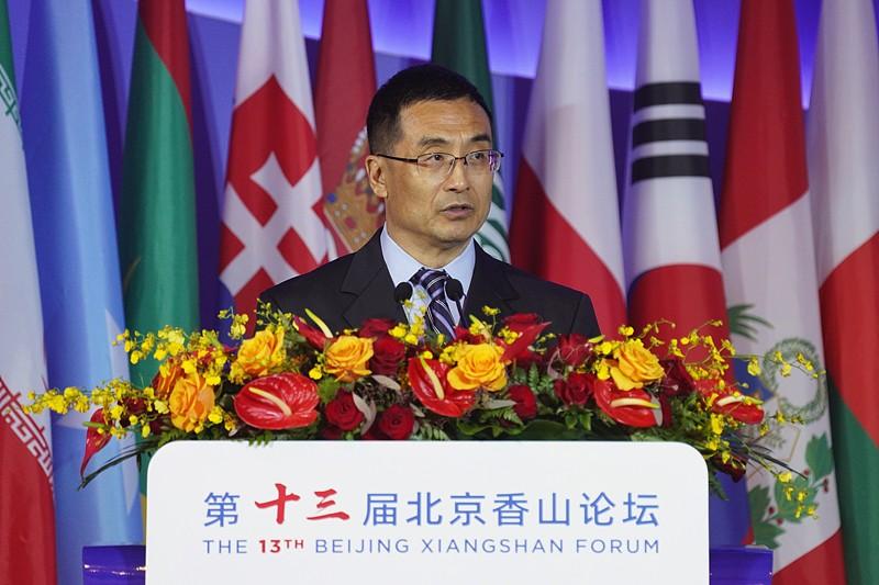 香山论坛这类对话真的不是务虚的空架子。
就像英国学者易思说的，它最值钱的地方，是