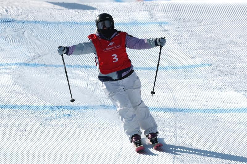 女子坡面障碍技巧预赛：谷爱凌、韩林杉和刘梦婷顺利晋级！在女子坡面障碍技巧预赛中，