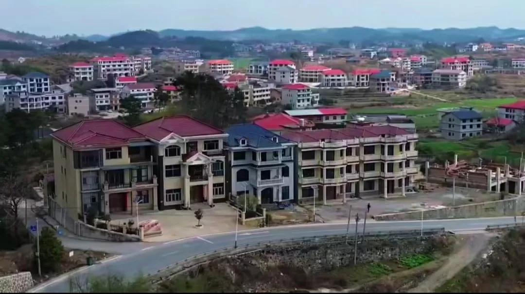 湖南GDP不高，但这些村庄，豪到颠覆了我的认知

我总感觉我大湖南，并不算富裕啊