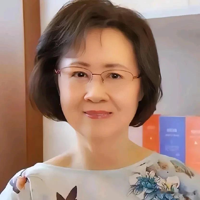 琼瑶被曝轻生离世
琼瑶  本名陈喆  作家、编剧，1949年随父母去了台湾。
1
