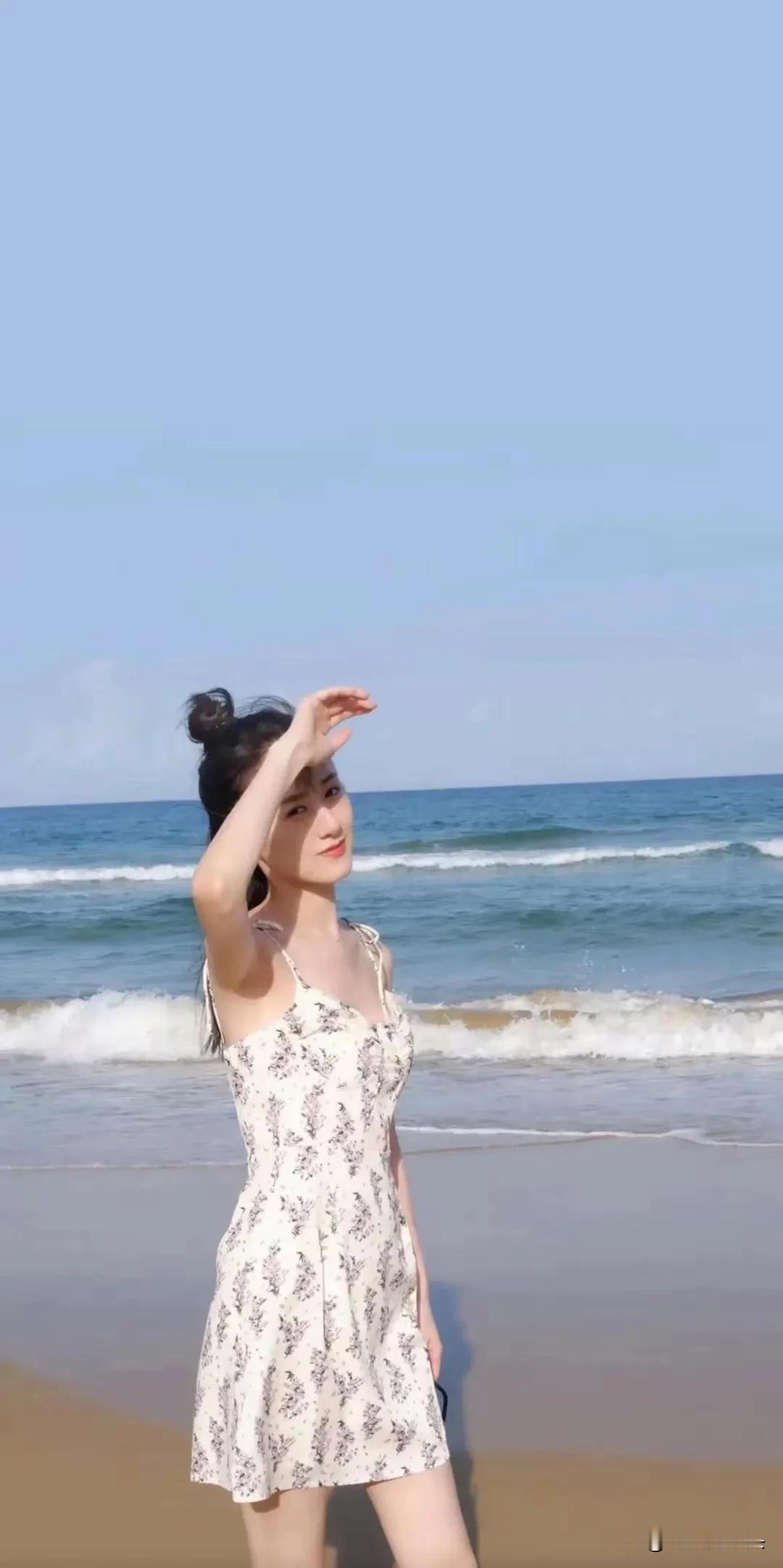 袁冰妍这颜值真的太养眼了，自从出了事之后在娱乐圈就彻底完了。

以前在娱乐圈没有