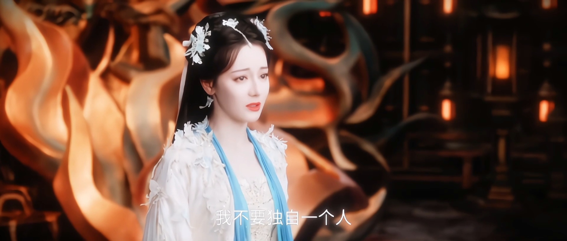 迪丽热巴美的好有故事感 几秒钟的哭戏完全戳中我啊🥹独自一个人的这些年有多辛苦就